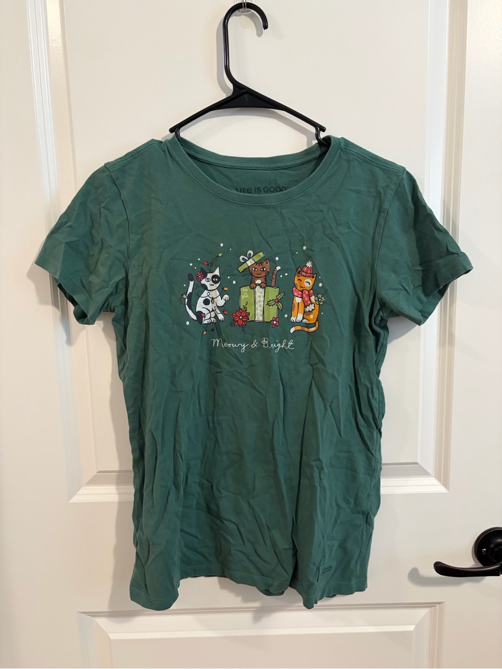 Life Is Good Green 'Merry & Bright' Cats Graphic Tee